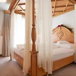 Отель Hotel Ischgl Ишгль