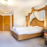 Отель Hotel Ischgl