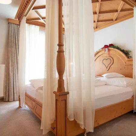 ホテル Hotel Ischgl イシュグル