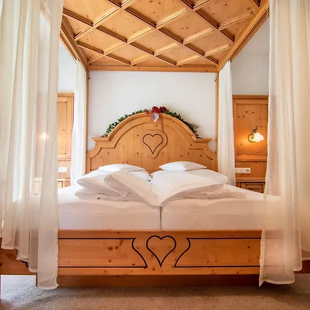 Hotel Ischgl ホテル イシュグル