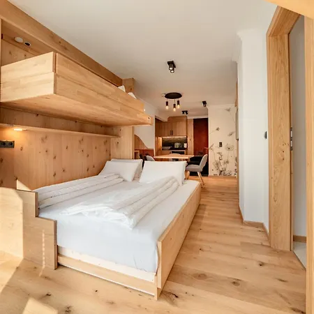 Отель Hotel Ischgl 4*