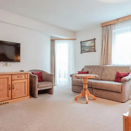 Hotel Ischgl ホテル 4*