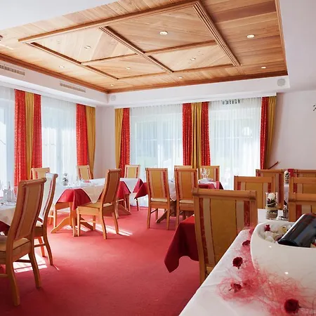 Hotel Ischgl 호텔 이스크글