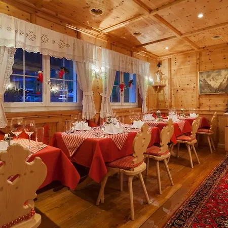 ホテル Hotel Ischgl イシュグル